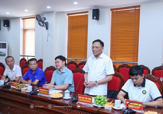Chủ tịch VFF thăm LĐBĐ Thanh Hóa, mong có thêm tài năng cho đội tuyển quốc gia- Ảnh 3.