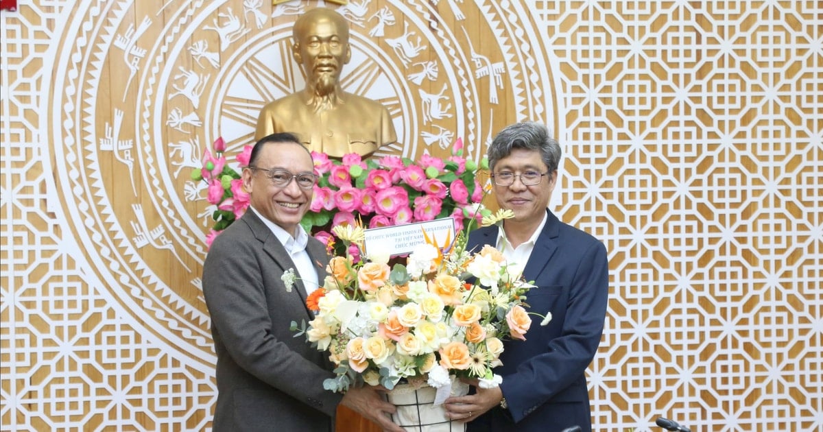 성 인민위원회 부위원장 Nguyen Minh는 World Vision Vietnam과 협력했습니다.