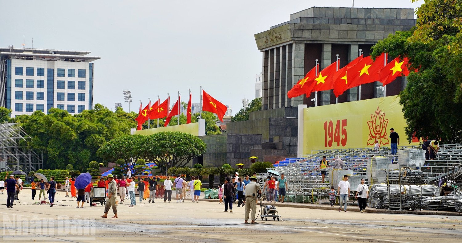 [Ảnh] Thủ đô Hà Nội gấp rút hoàn tất công tác chuẩn bị cho dịp kỷ niệm 80 năm Quốc khánh