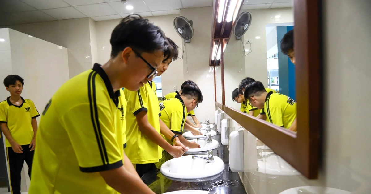 'Học trò không dám vào nhà vệ sinh thì hiệu trưởng không hoàn thành nhiệm vụ'