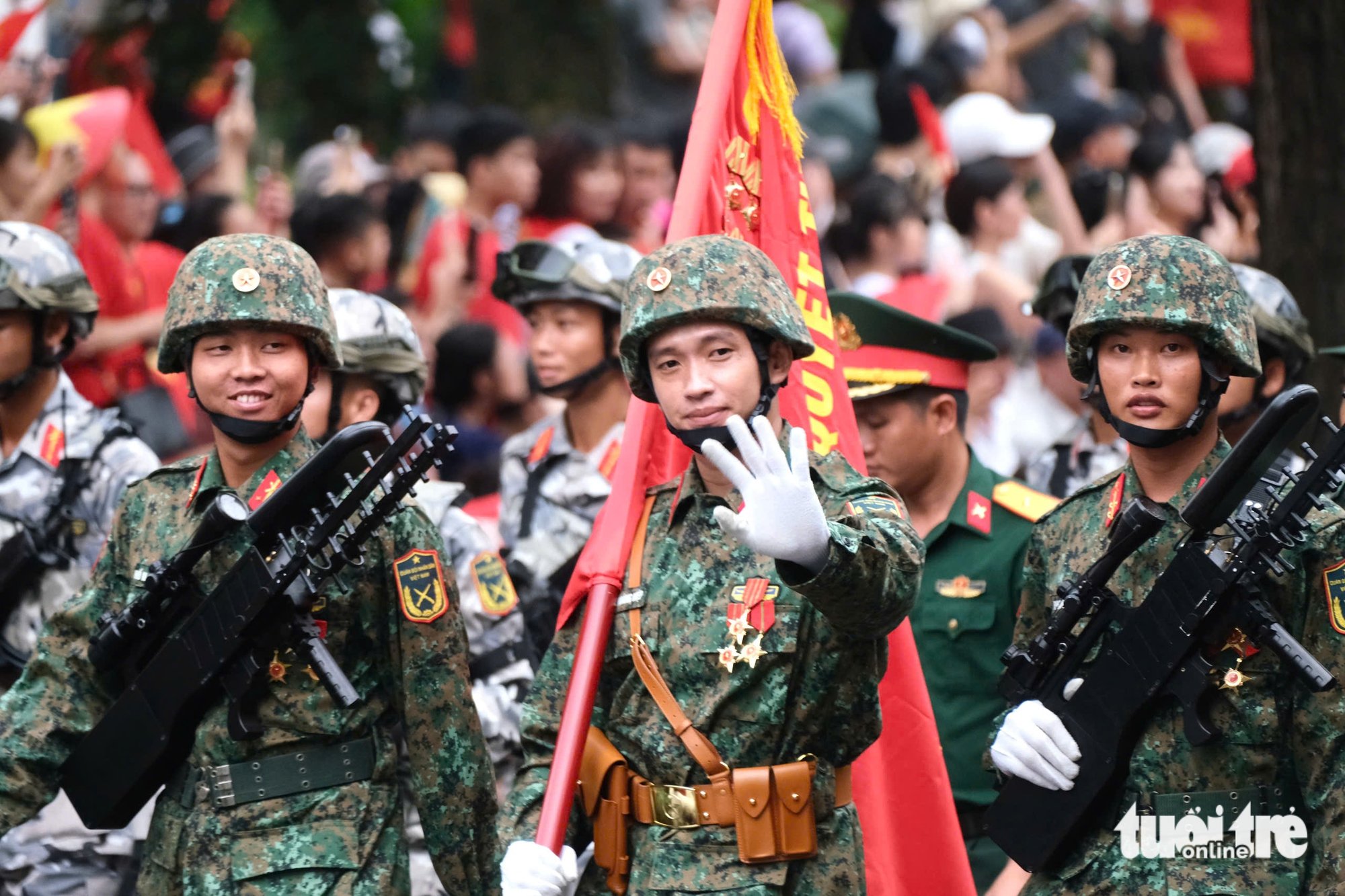 (Trực tiếp) Tổng hợp luyện diễu binh: Xe tăng, xe thiết giáp đang tiến về quảng trường Ba Đình
