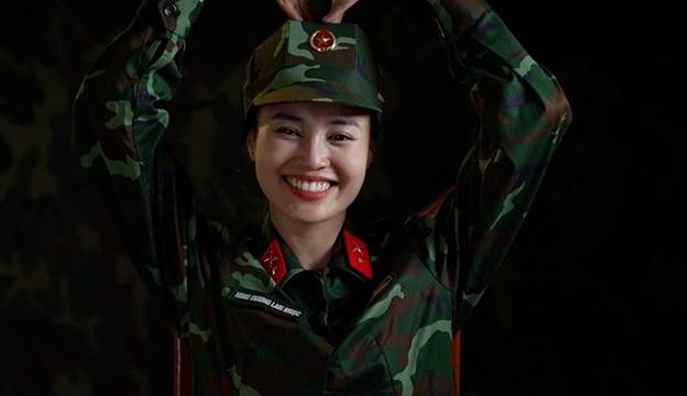 Khi Quốc ca vang lên trong Sao nhập ngũ, màn hình rực cờ đỏ sao vàng