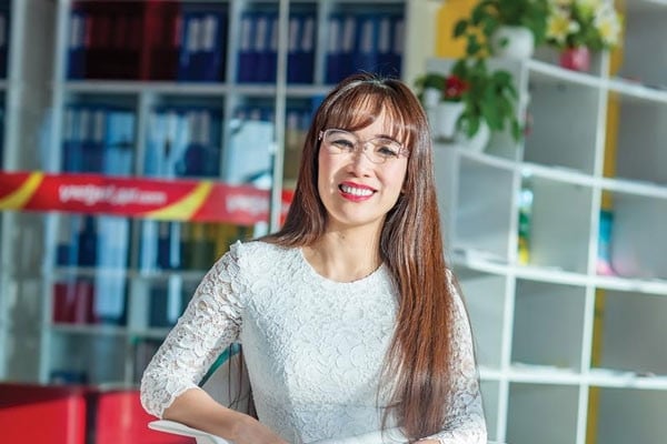 Forbes recognized Ms. Nguyen Thi Phuong Thao as the second USD billionaire of Vietnam.
