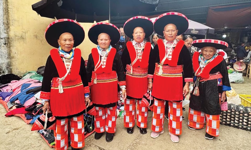 La plata en la vida del pueblo Dao Rojo - Periódico electrónico Cao Bang