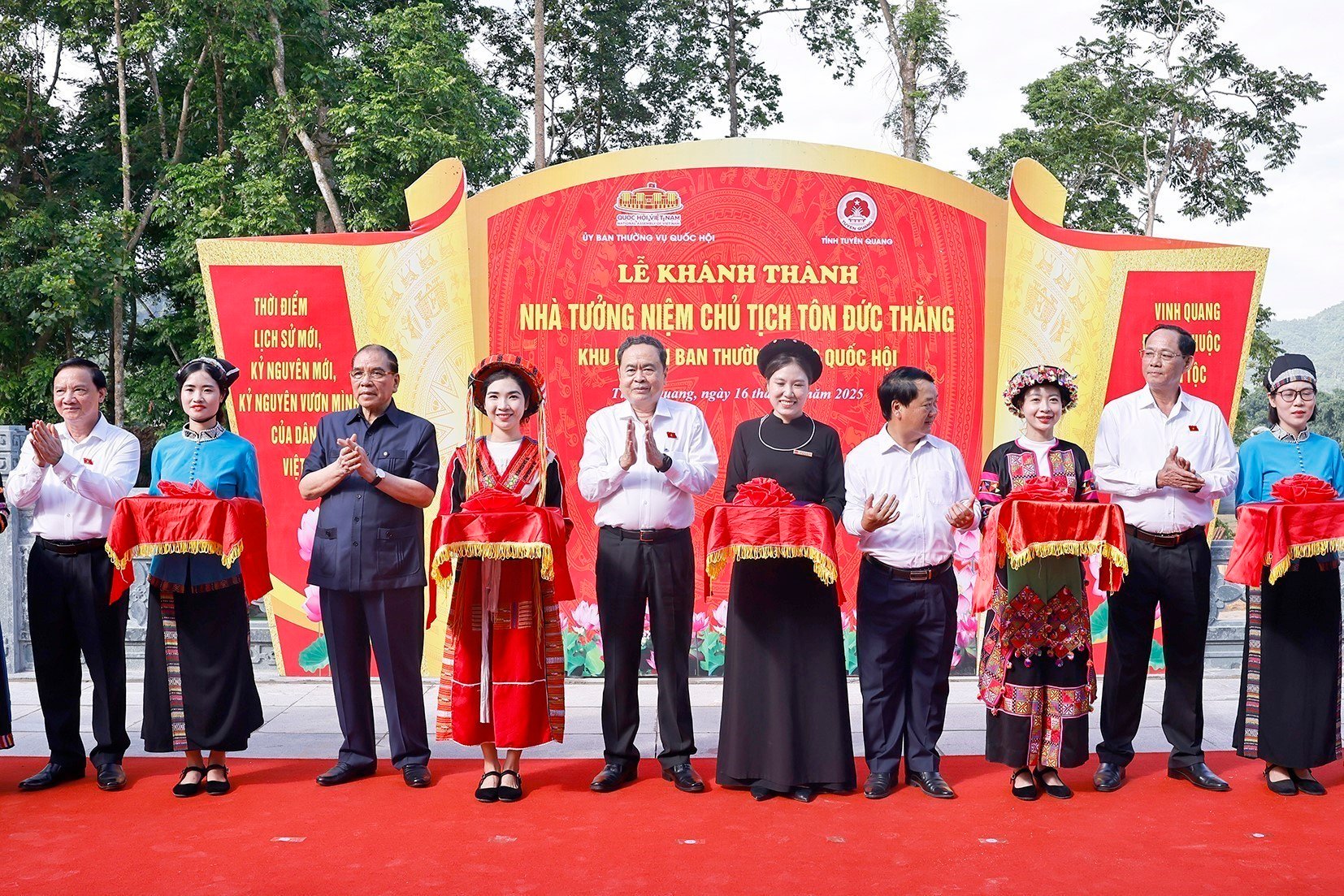 Chủ tịch Quốc hội khánh thành Nhà tưởng niệm Chủ tịch Tôn Đức Thắng tại Tân Trào - Ảnh 1.