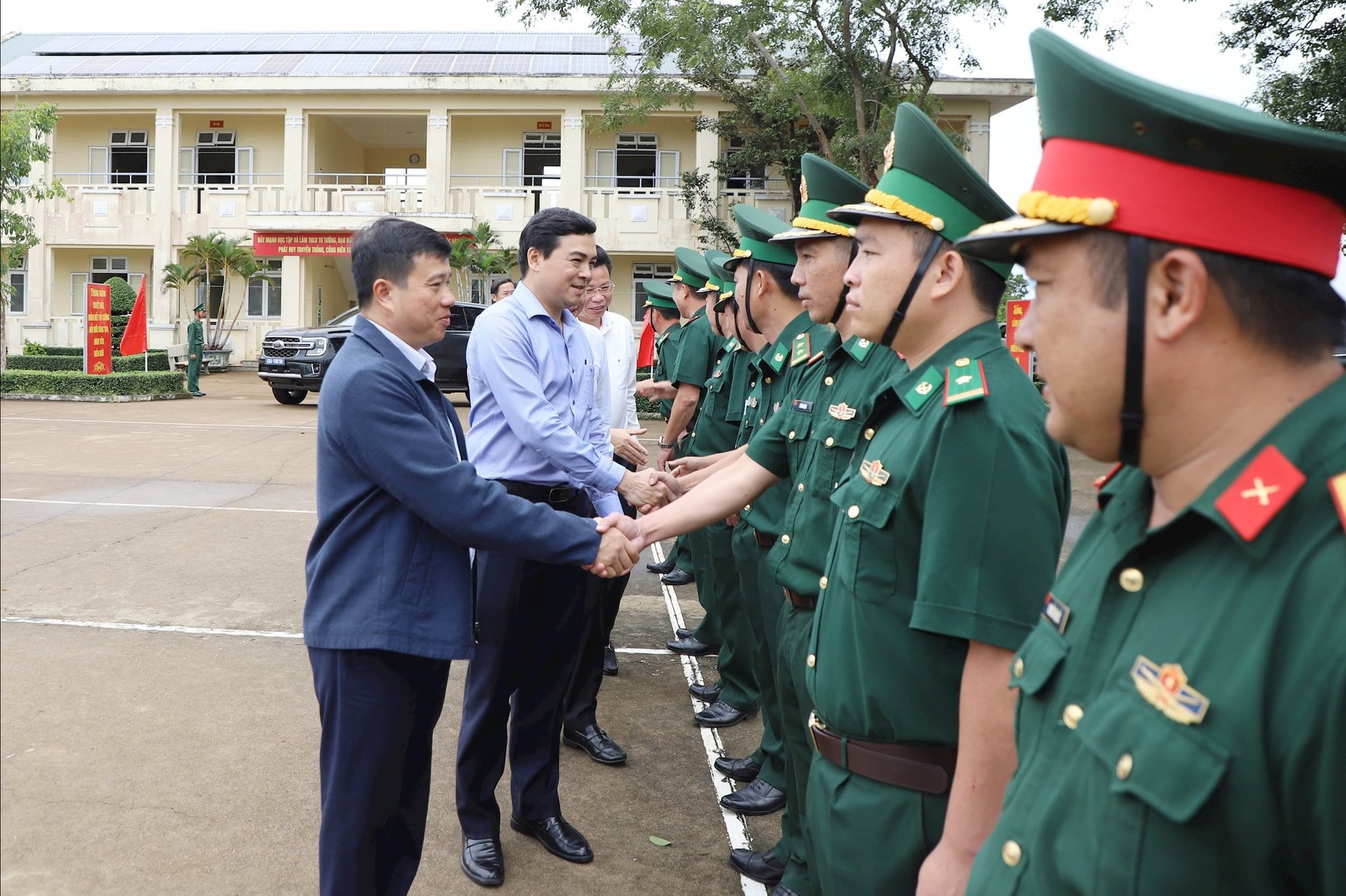Đoàn Công tác của Thường trực Tỉnh ủy Lâm Đồng thăm cán bộ, chiến sĩ Đồn Biên phòng Đắk Lao và Đại đội Bộ binh 1