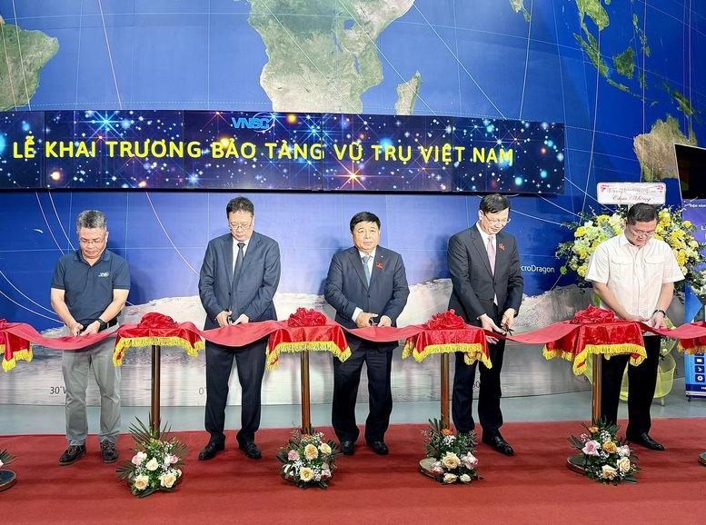 Phó Thủ tướng Nguyễn Chí Dũng dự lễ khai trương Bảo tàng Vũ trụ Việt Nam- Ảnh 1.