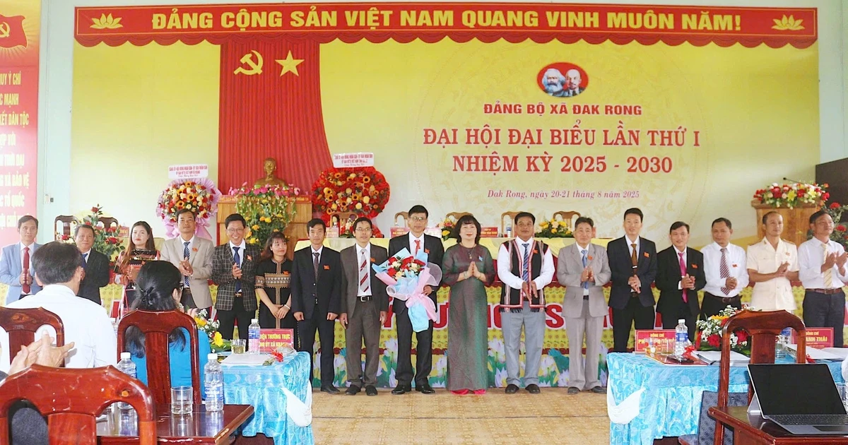 សមមិត្ត Huynh Van Nam ត្រូវបានតែងតាំងឱ្យកាន់តំណែងជាលេខាគណៈកម្មាធិការបក្សឃុំ Dak Rong។