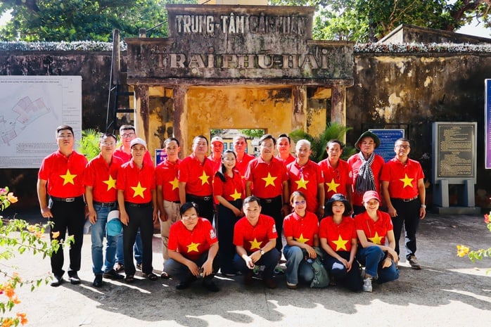 Hình ảnh Chi bộ Tòa soạn Báo Người Lao Động về nguồn tại Côn Đảo- Ảnh 6.