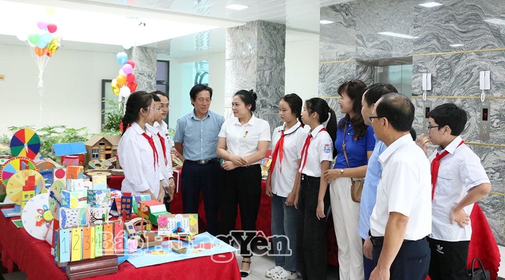 Lãnh đạo xã Vũ Thư lắng nghe ý kiến, tâm tư, nguyện vọng của thế hệ trẻ.