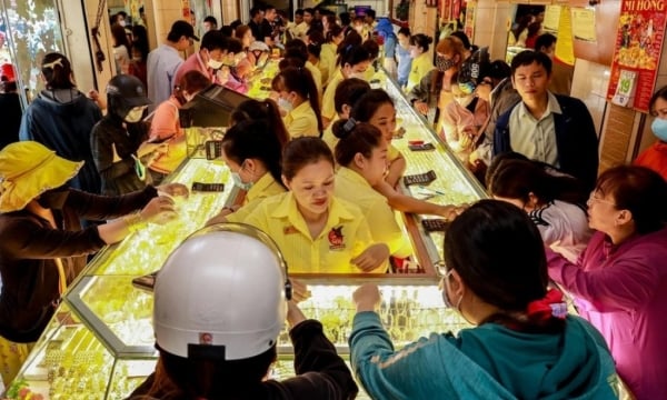 Giá vàng miếng SJC vượt 125 triệu/lượng