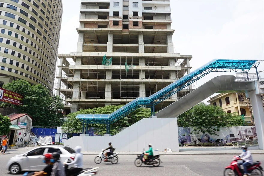Giá nhà đất 'đu đỉnh' bất chấp áp lực đáo hạn trái phiếu