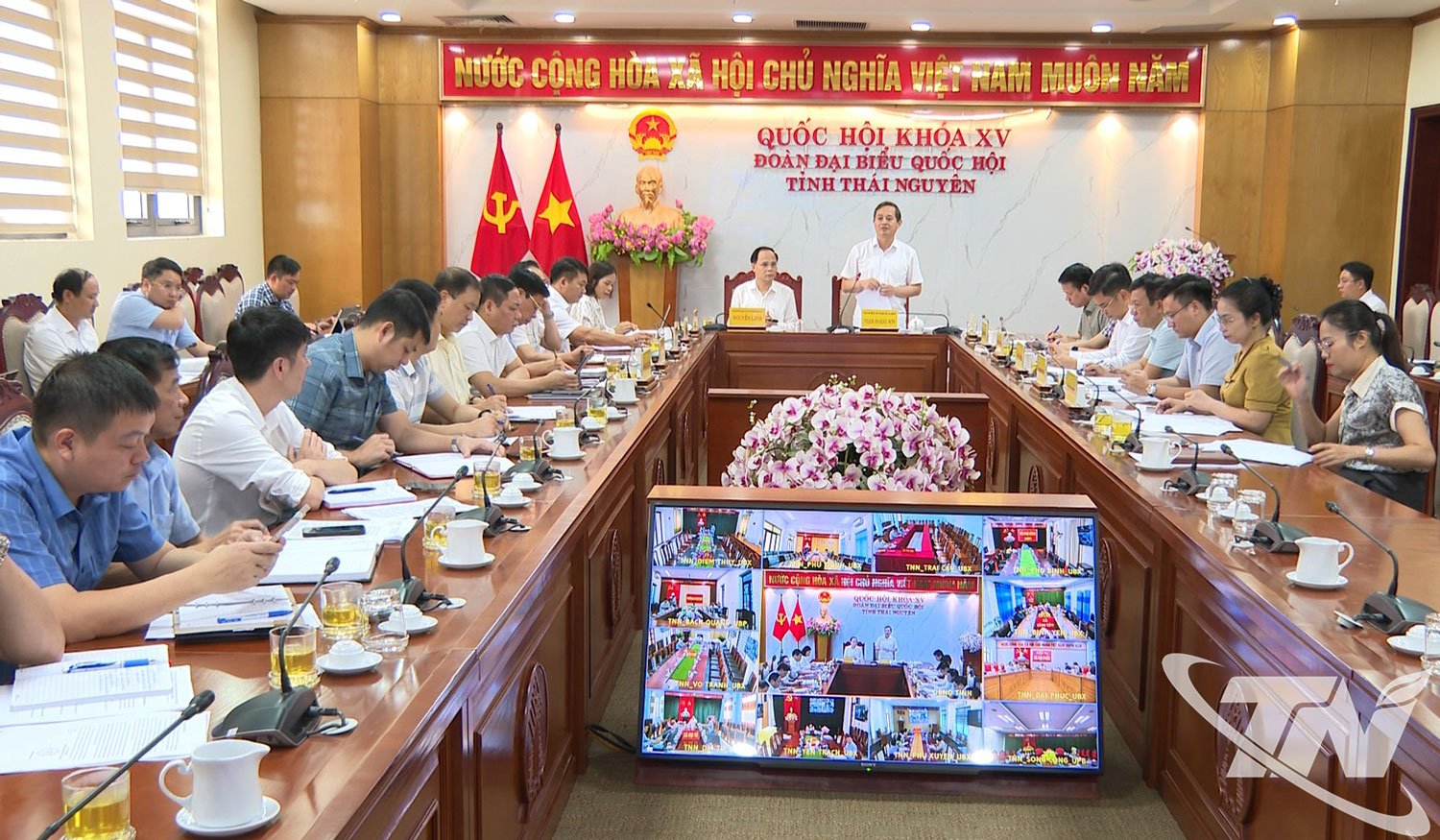 ประธานคณะกรรมการประชาชนจังหวัด Pham Hoang Son เป็นประธานการประชุม