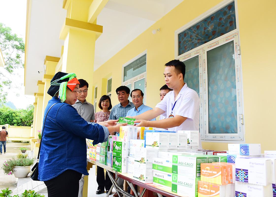 People are given free medicine at the program.