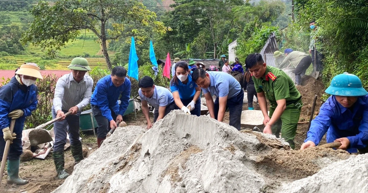 Xã Mường Hum huy động gần 100 triệu đồng làm đường bê tông nông thôn