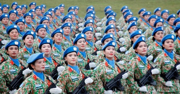 Hình ảnh nữ quân nhân xinh đẹp, hùng tráng tập luyện diễu binh A80