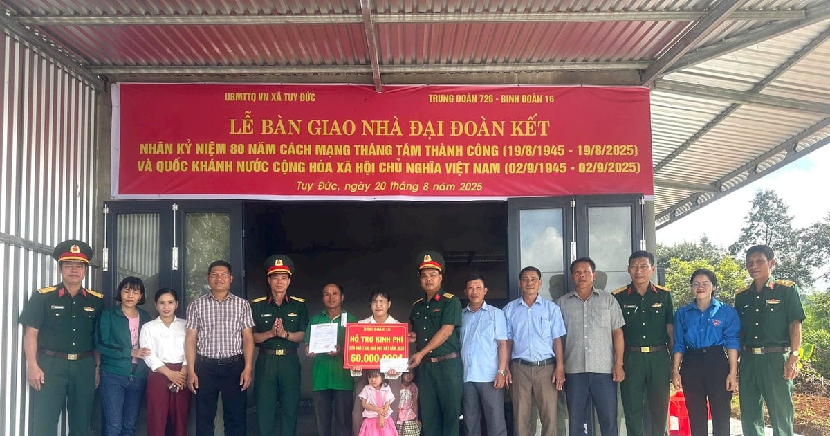 កងវរសេនាធំ ៧២៦ បានសម្របសម្រួលប្រគល់ផ្ទះ "មហាសាមគ្គី"