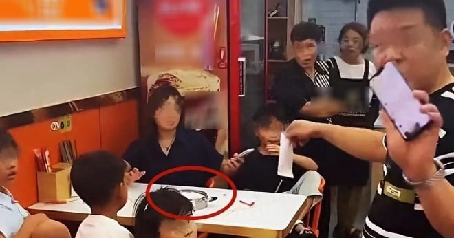 7 người vào nhà hàng chỉ gọi 1 bát mì, chủ quán nhờ dân mạng 'phân xử'