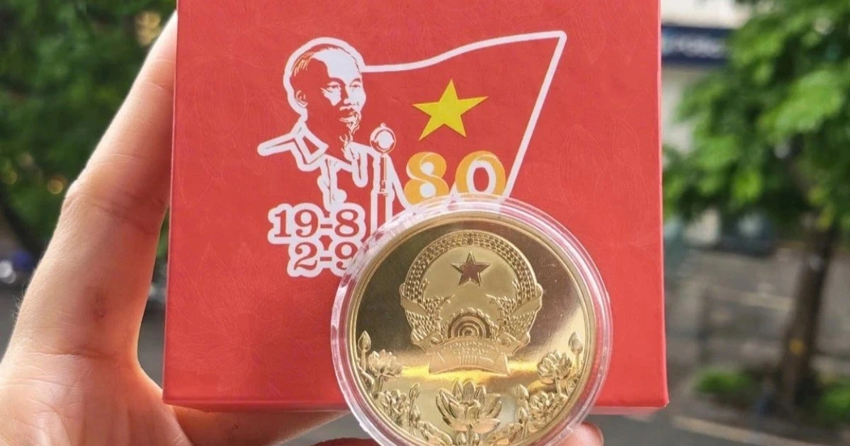 Vietnam Post launches A80 alloy coin box "Proud of Vietnam"