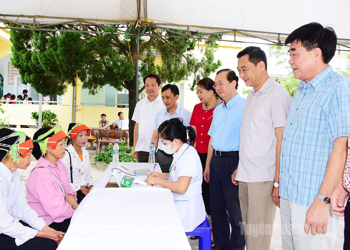 Free medical examination and medicine in Thanh Thuy border commune and inland communes