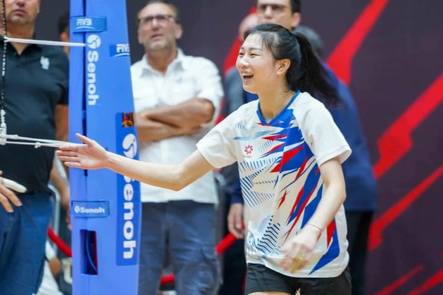 Thanh Thúy làm... phiên dịch, đội tuyển bóng chuyền nữ Việt Nam tập luyện hăng say- Ảnh 3.