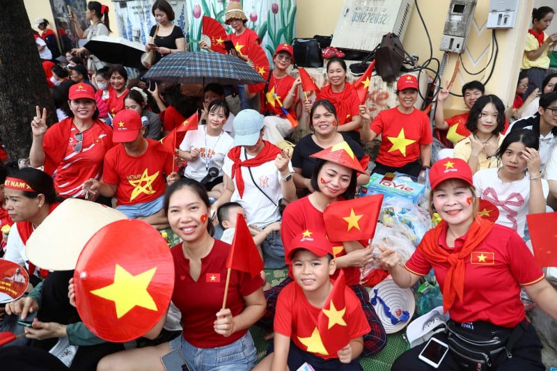 Hà Nội rực rỡ sắc đỏ, háo hức chờ xem tổng hợp luyện diễu binh -0