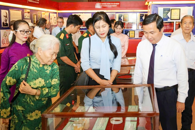 Nhiều hoạt động kỷ niệm 137 năm ngày sinh cố Chủ tịch Tôn Đức Thắng- Ảnh 1.