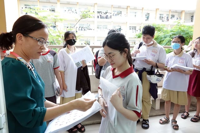 Điểm chuẩn ĐH có ngành dự kiến tăng vọt trên 29,5 - Ảnh 2.