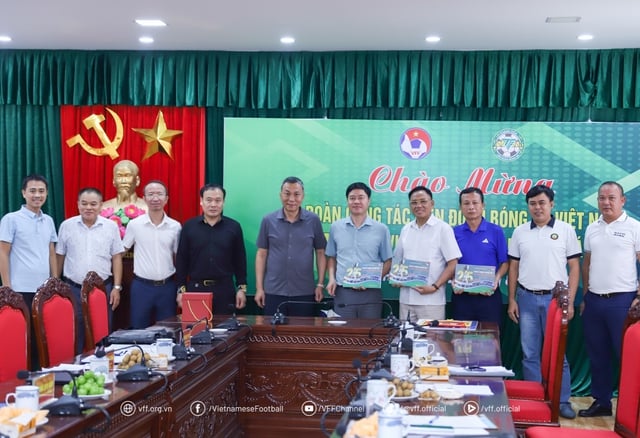 Chủ tịch VFF thăm LĐBĐ Thanh Hóa, mong có thêm tài năng cho đội tuyển quốc gia- Ảnh 7.