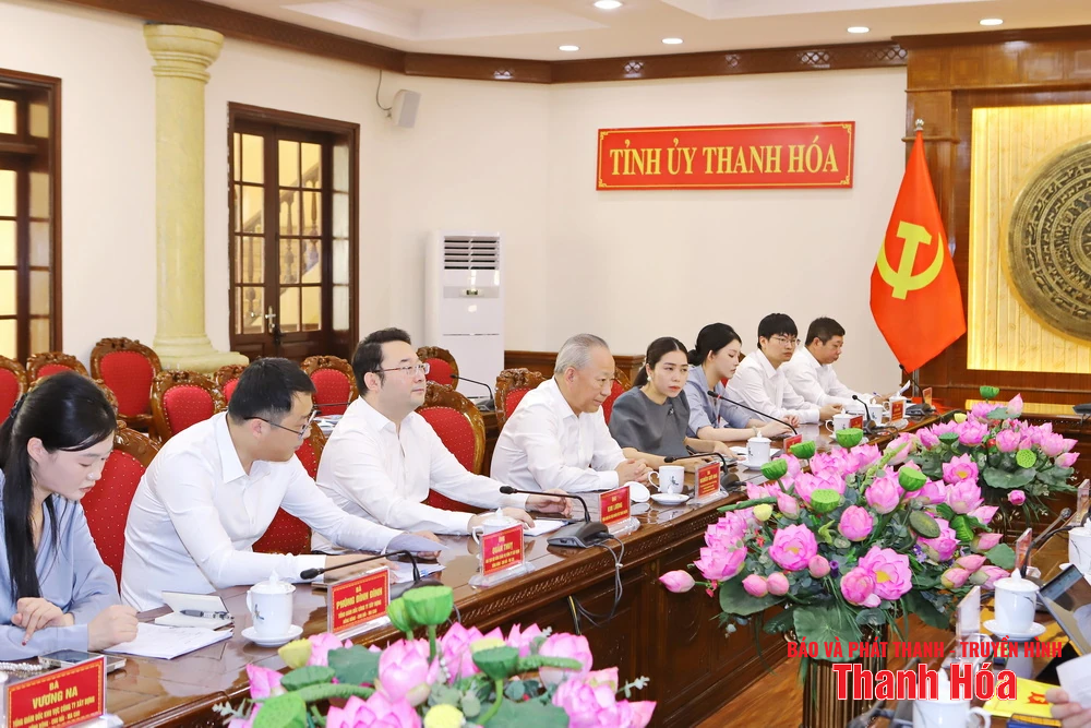 タインホア省党常任委員会は太平洋建設グループを受け入れ、協力した。