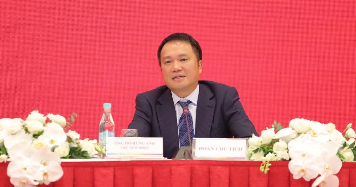Group related to billionaire Ho Hung Anh increases capital, enters aviation sector