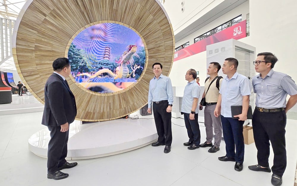 Stellvertretende Premierministerin Mai Van Chinh: Schaffen Sie die besten Bedingungen für den Besuch der National Achievements Exhibition – Foto 9
