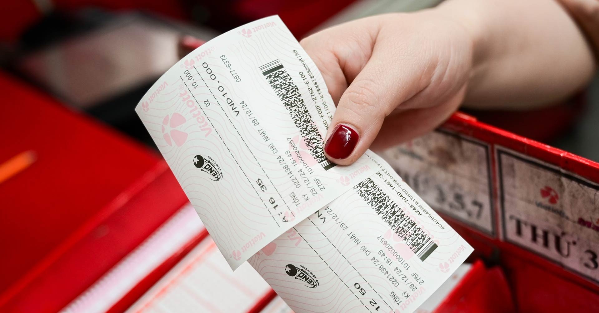 Vietlott a trouvé deux autres billets de loterie qui ont remporté le jackpot d'un milliard de dollars