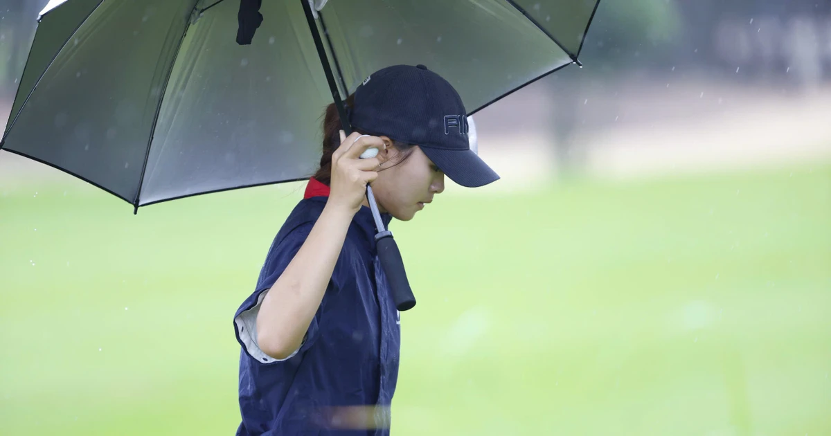 Tinh thần 'vượt nắng thắng mưa' của các golfer Giải Vô địch Golf Quốc gia - Gia Lai 2025