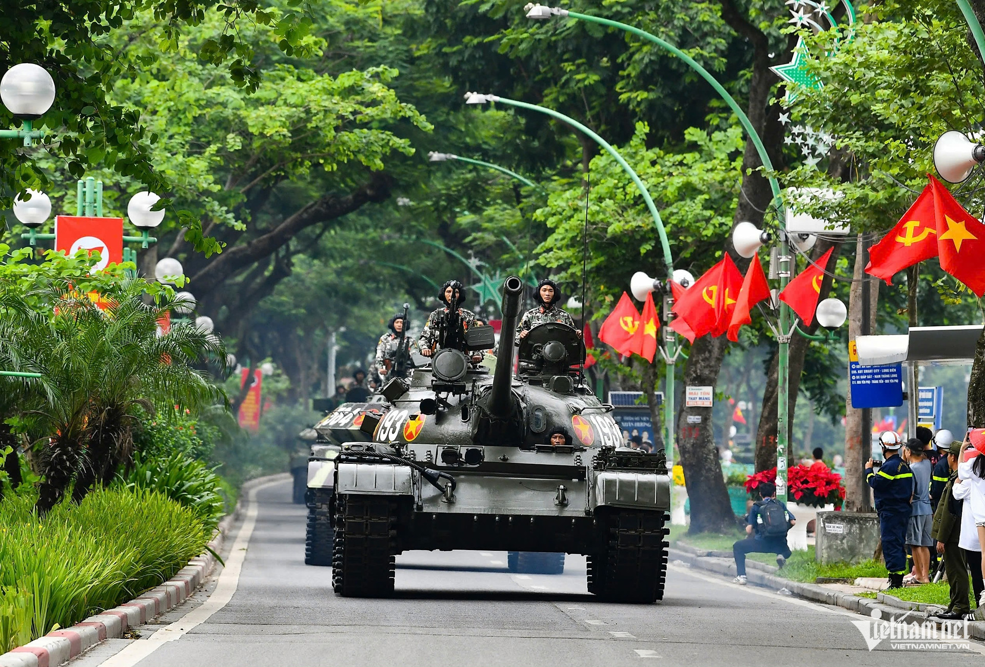 Sau 40 năm, dàn khí tài 'khủng' lại diễu hành trên Quảng trường Ba Đình