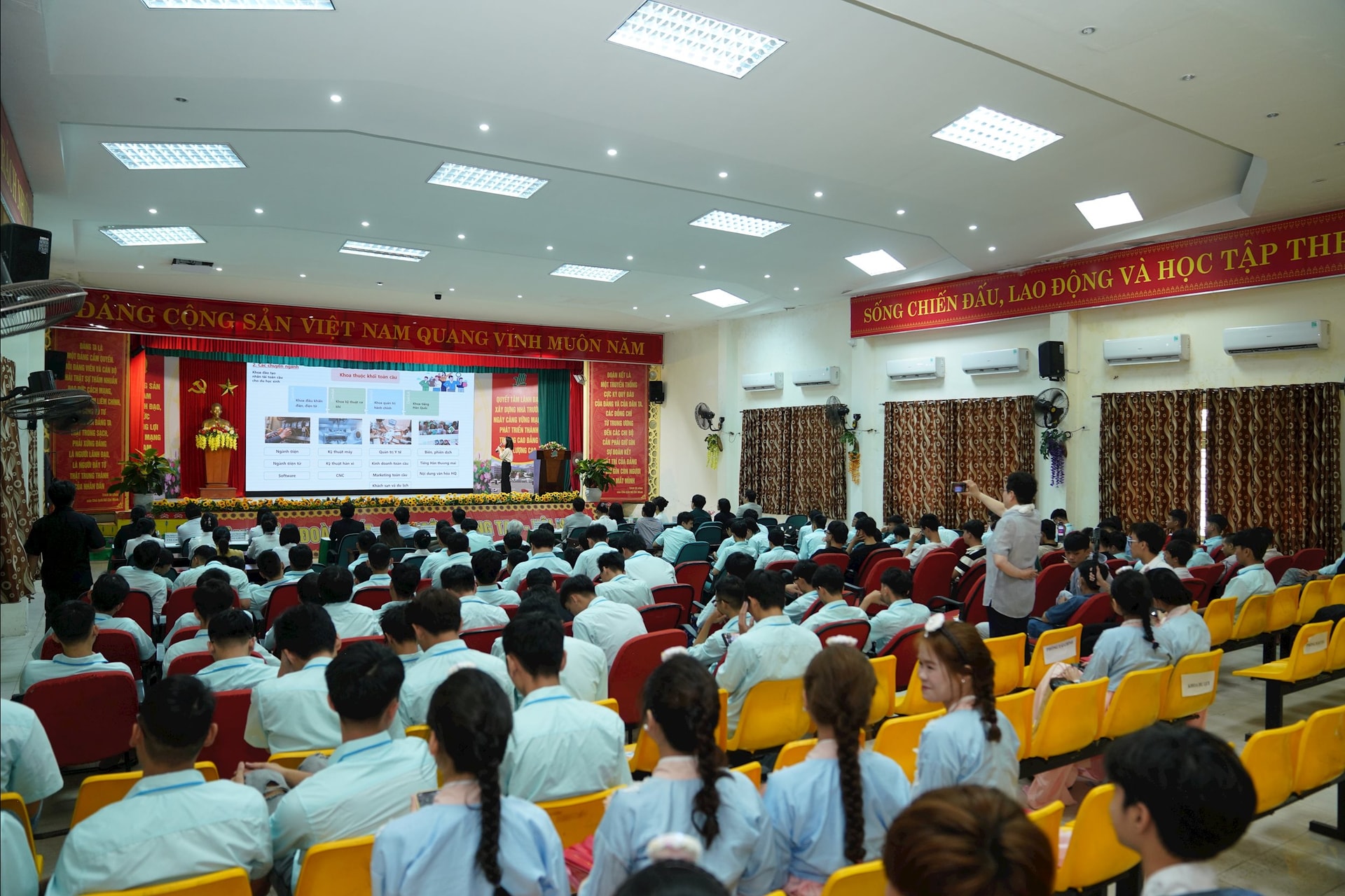 โรงเรียนมัธยมปลาย