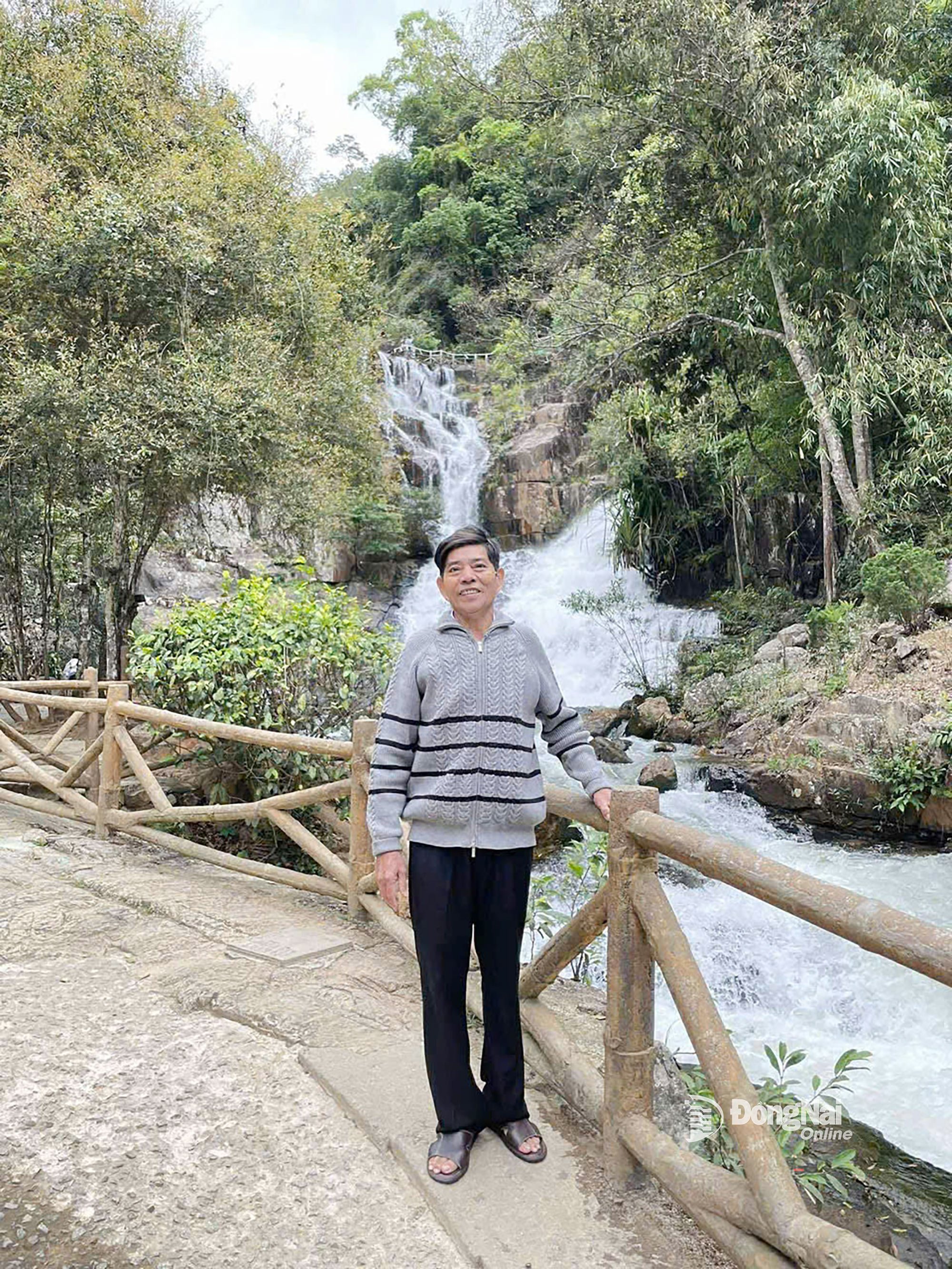 토 반 투 씨는 키 약 165cm, 몸무게 약 60kg이며 치매를 앓고 있습니다. 그는 떠날 때 파란색과 흰색 줄무늬가 있는 체크무늬 반팔 셔츠, 검은색과 흰색 체크무늬 반바지, 그리고 검은색 스포츠 자전거를 타고 있었습니다.
