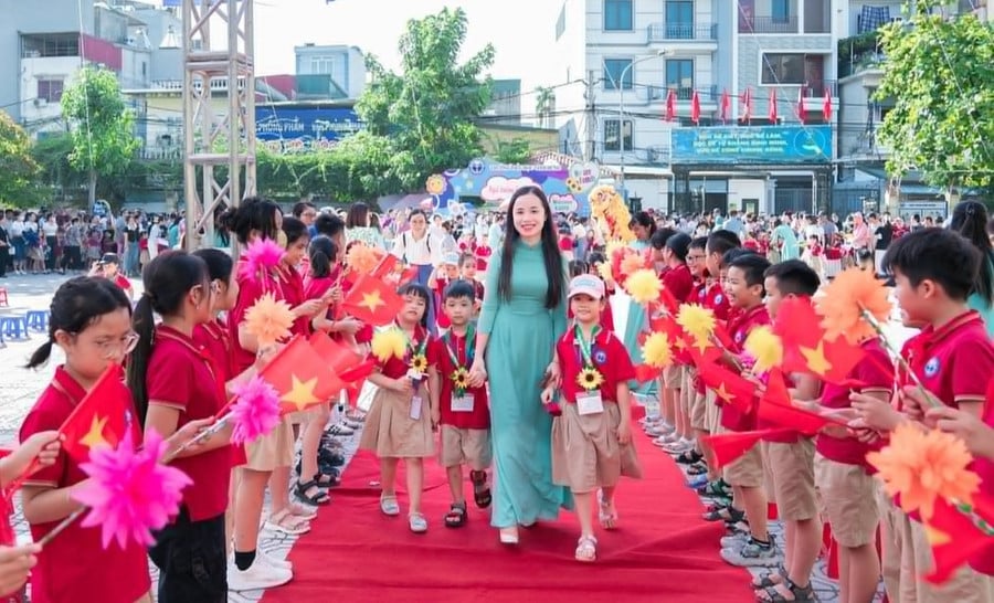 khoi-dau-nam-hoc-moi-trong-khong-khi-lich-su-5.jpg