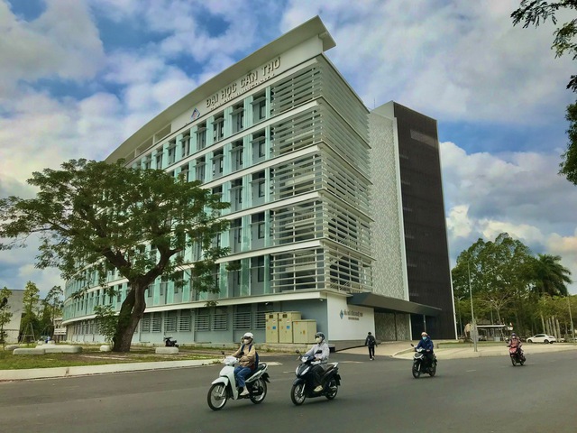Điểm chuẩn ĐH Cần Thơ: 4 ngành trên 28 điểm  - Ảnh 1.