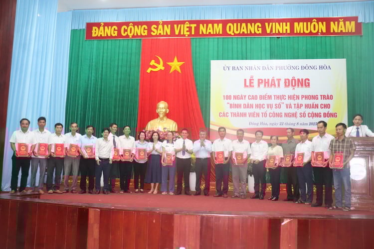Dong Hoa ចាប់ផ្តើមចលនា 100 ថ្ងៃ "ការអប់រំពេញនិយមឌីជីថល"