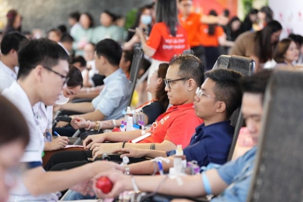 Cán bộ nhân viên ROX Group chung tay hiến máu, lan tỏa giá trị sống đẹp- Ảnh 1.