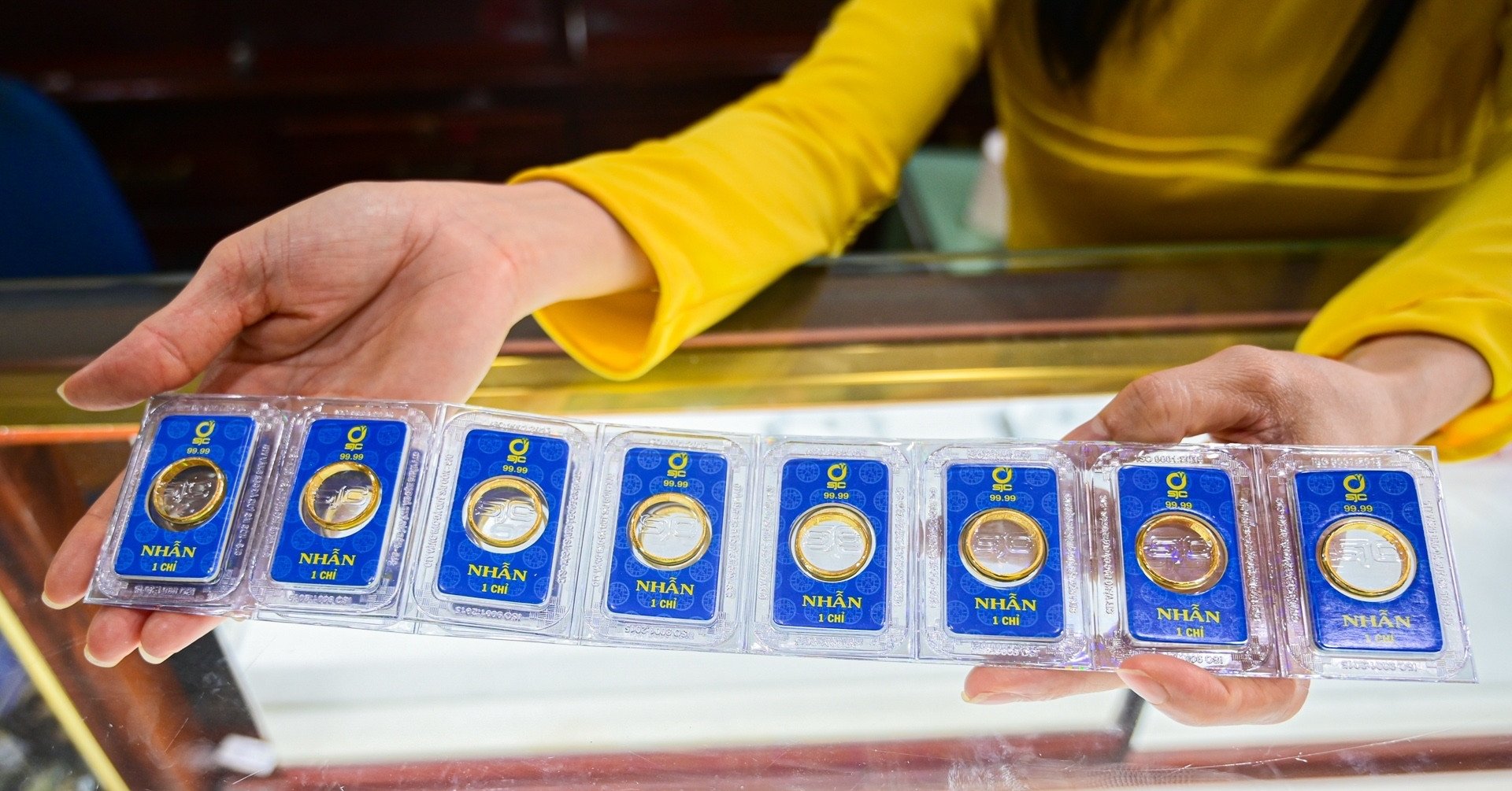 Gold price today August 22, 2025: Ring gold continuously sets new records, SJC at the top