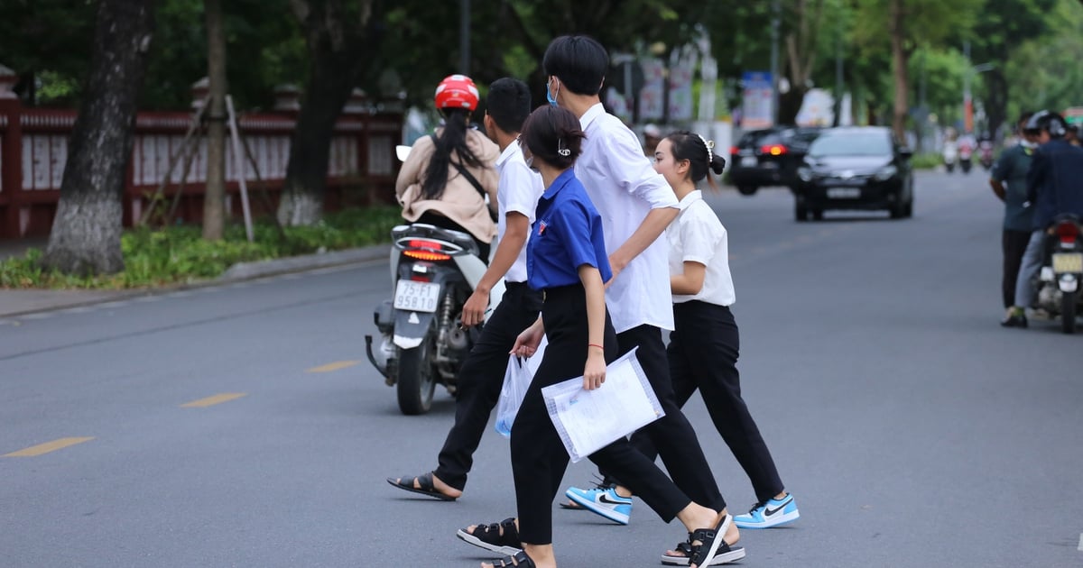 Hue University's benchmark score: Some majors have 30 points with additional criteria