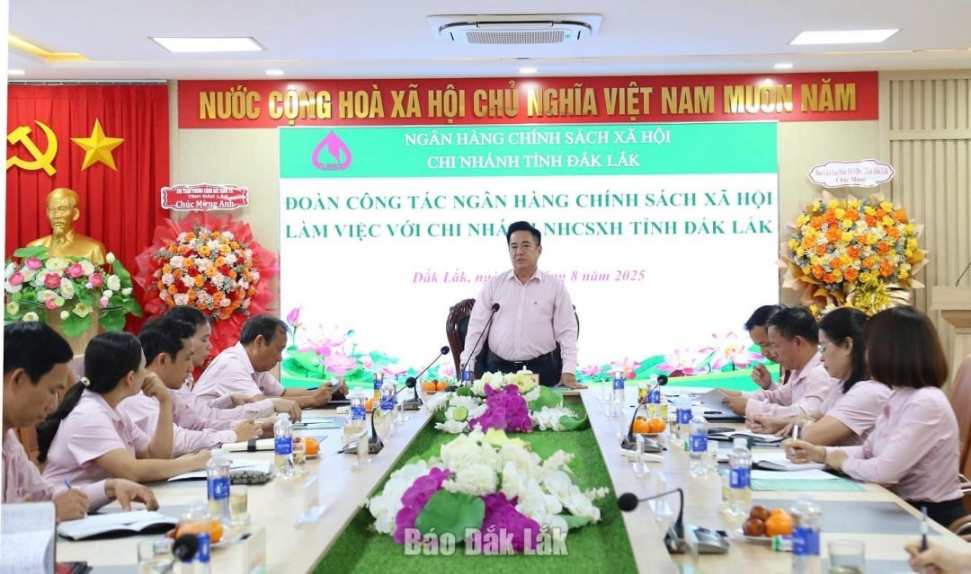 ធនាគារគោលនយោបាយសង្គម ធ្វើការជាមួយសាខាដាកឡាក់