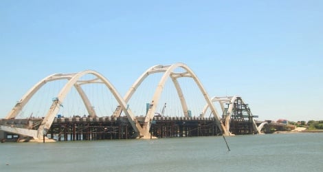 Nhat Le 3 Bridge project and the roads at both ends of the bridge still have more than 5 hectares of land remaining.