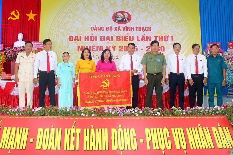 The 1st Congress of Vinh Trach Commune Party Committee