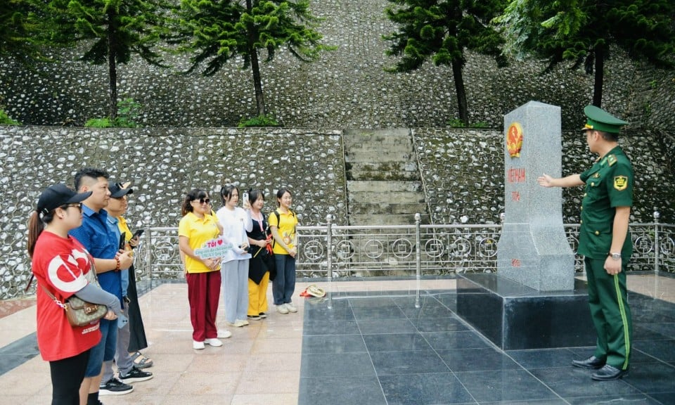 Nearly 100 delegates participated in the Famtrip "Discovering and developing tourism in Lang Son UNESCO Global Geopark"