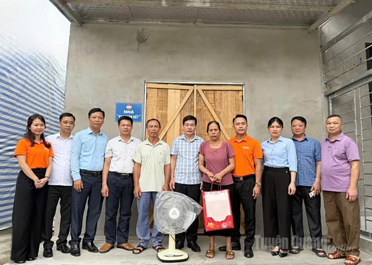 Nỗ lực thoát nghèo sau ổn định chỗ ở