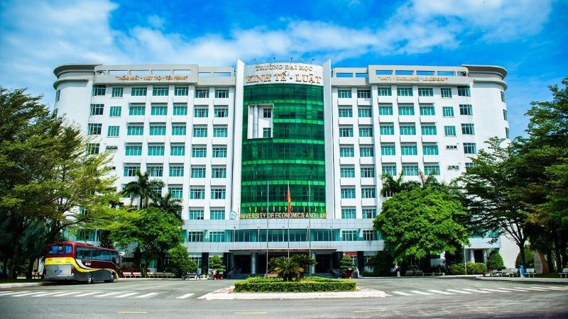 베트남 호치민 국립대학교 경제법학대학 행정 및 학술 건물.