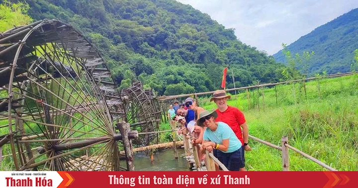การพัฒนาการท่องเที่ยวชุมชนควบคู่ไปกับการอนุรักษ์เอกลักษณ์ทางวัฒนธรรม